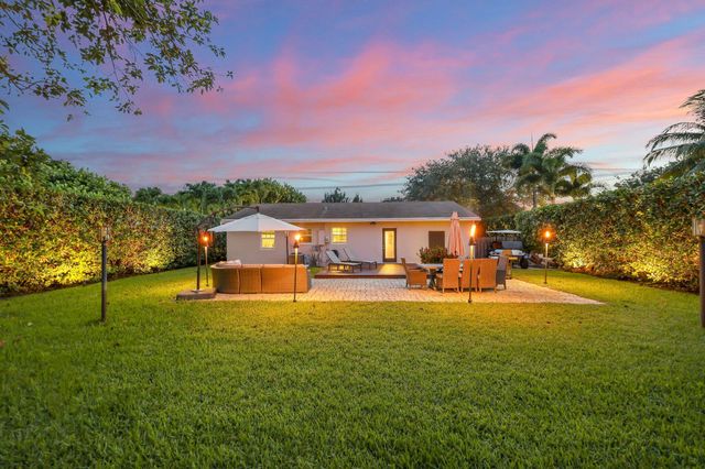 2205 W Pineridge Court, Delray Beach, FL 33444