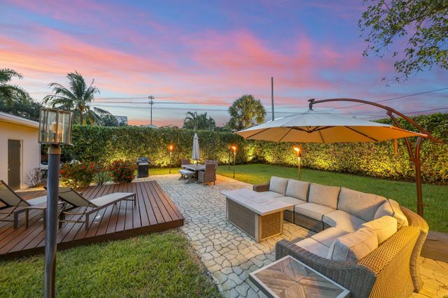 2205 W Pineridge Court, Delray Beach, FL 33444