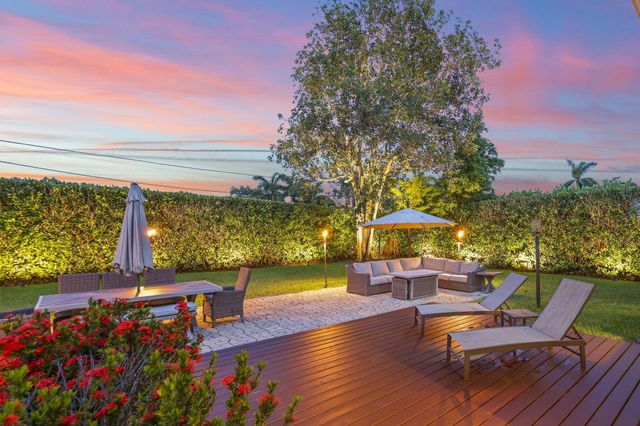 2205 W Pineridge Court, Delray Beach, FL 33444