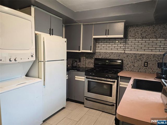 230 Lafayette Place 3D, Englewood, NJ 07631