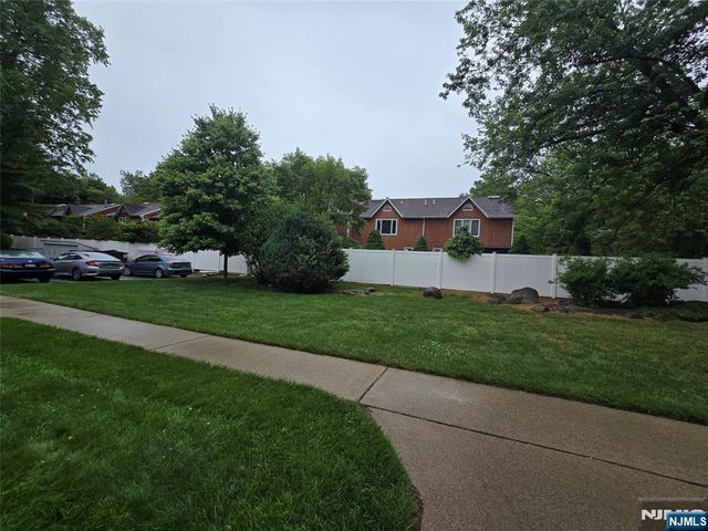 230 Lafayette Place 3D, Englewood, NJ 07631