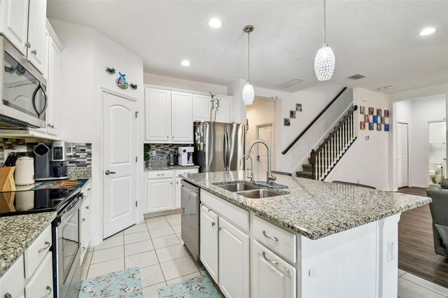 12112 LEDBURY COMMONS DRIVE, Gibsonton, FL 33534