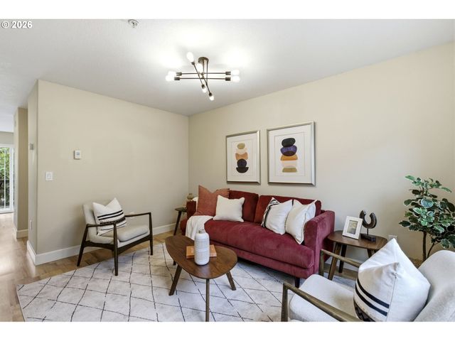 6747 N SALEM Ave, Portland, OR 97203