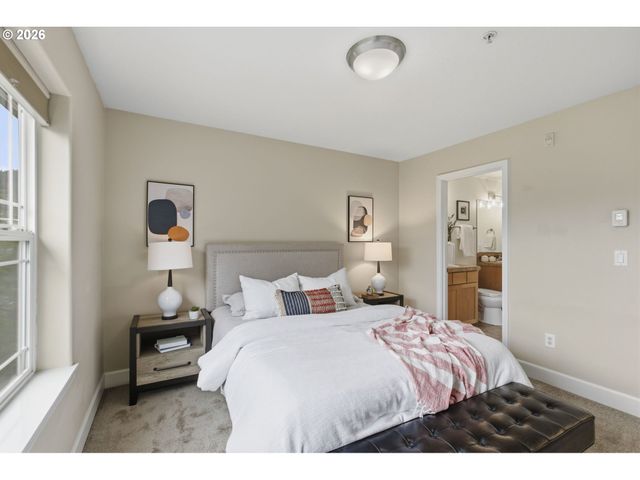 6747 N SALEM Ave, Portland, OR 97203