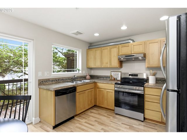 6747 N SALEM Ave, Portland, OR 97203