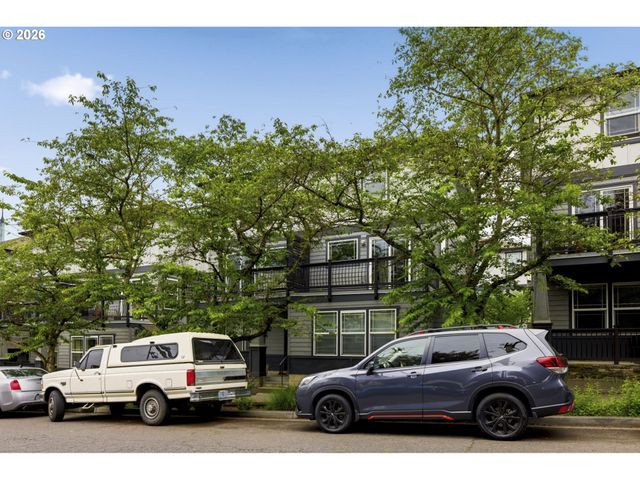6747 N SALEM Ave, Portland, OR 97203
