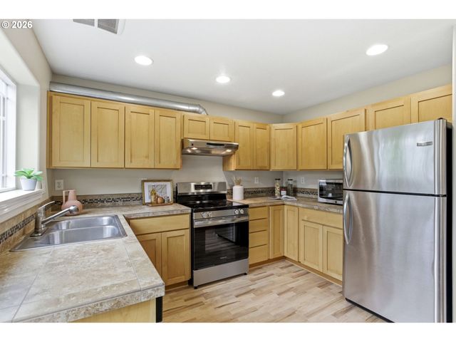 6747 N SALEM Ave, Portland, OR 97203