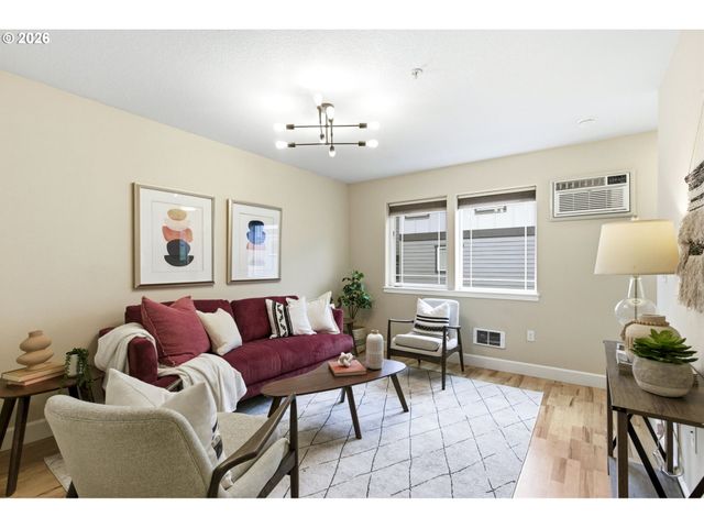 6747 N SALEM Ave, Portland, OR 97203