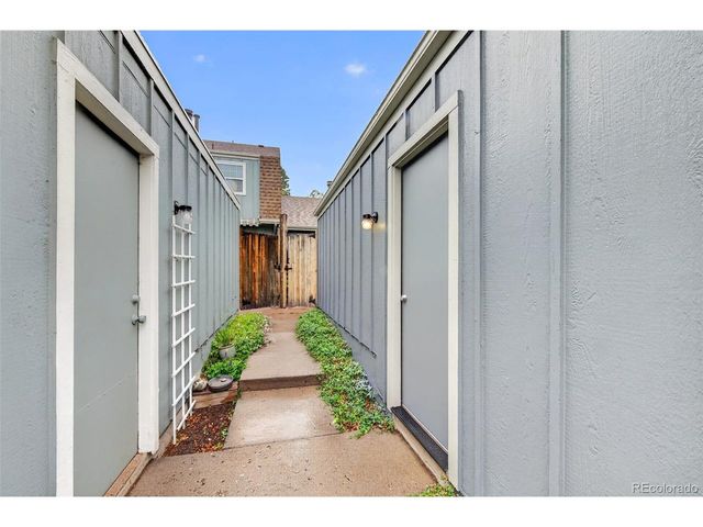 8672 E Amherst Dr F, Denver, CO 80231