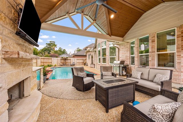 2911 Laurel Mist Court, Kingwood, TX 77345
