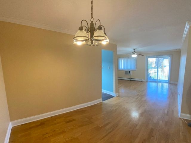 693 E Fullerton Avenue 205, Glendale Heights, IL 60139