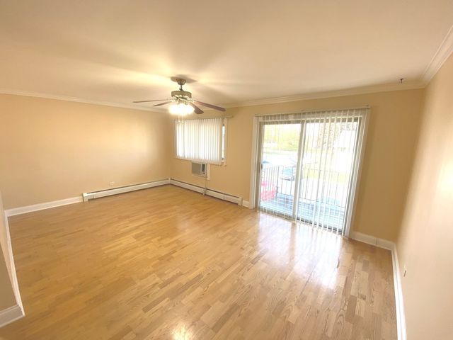 693 E Fullerton Avenue 205, Glendale Heights, IL 60139