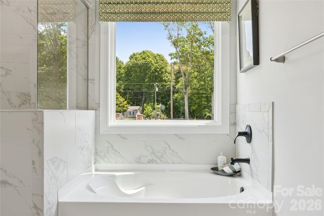 104 Coronado Avenue, Matthews, NC 28104