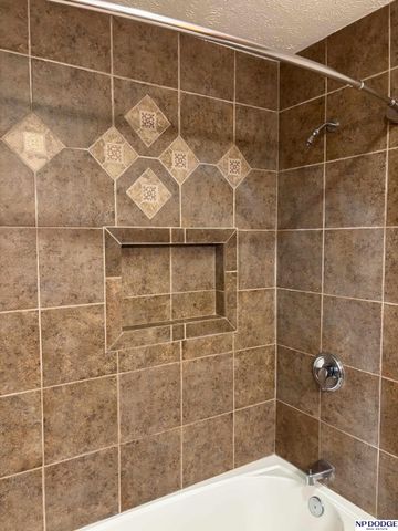 604 Laredo Road, Papillion, NE 68046