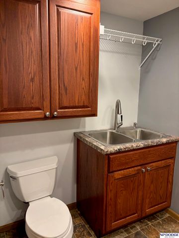 604 Laredo Road, Papillion, NE 68046