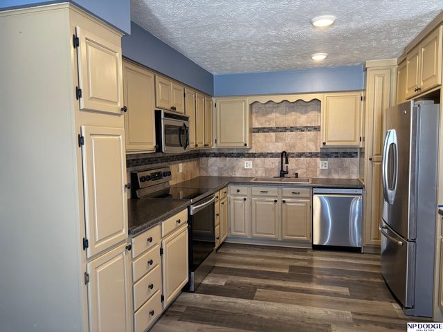 604 Laredo Road, Papillion, NE 68046