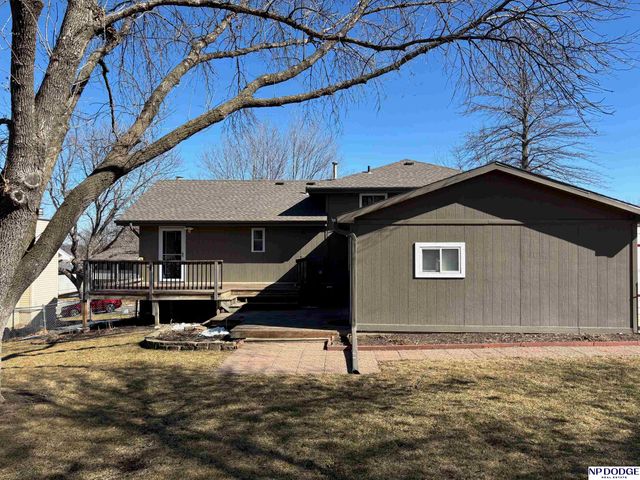 604 Laredo Road, Papillion, NE 68046