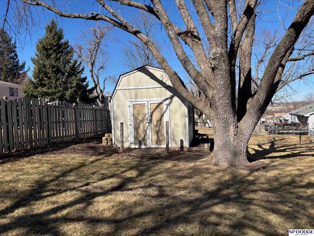 604 Laredo Road, Papillion, NE 68046