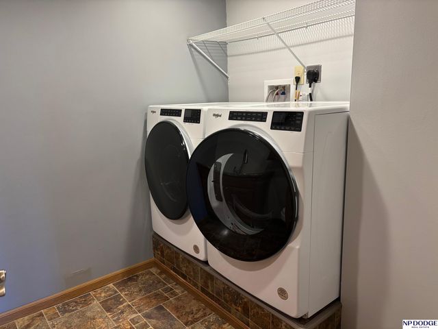 604 Laredo Road, Papillion, NE 68046