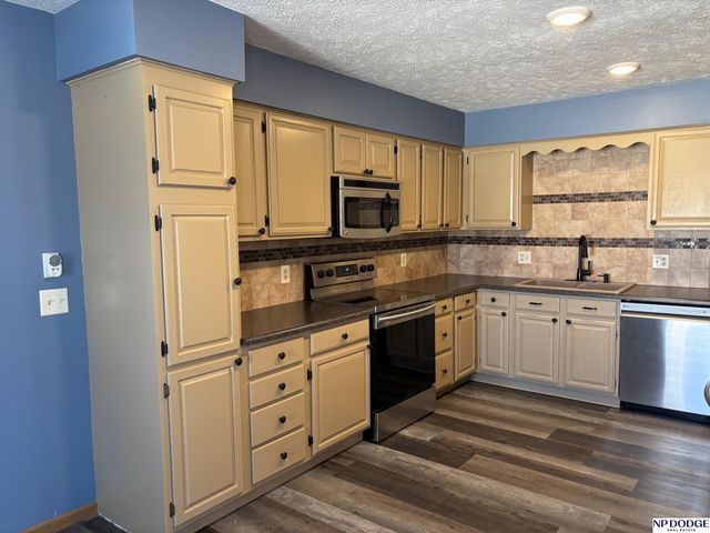 604 Laredo Road, Papillion, NE 68046