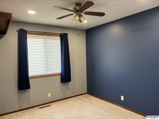 604 Laredo Road, Papillion, NE 68046