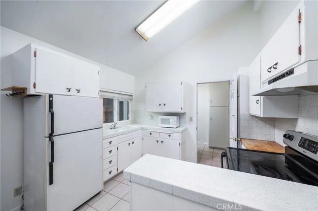 464 Cinderella Drive, Claremont, CA 91711