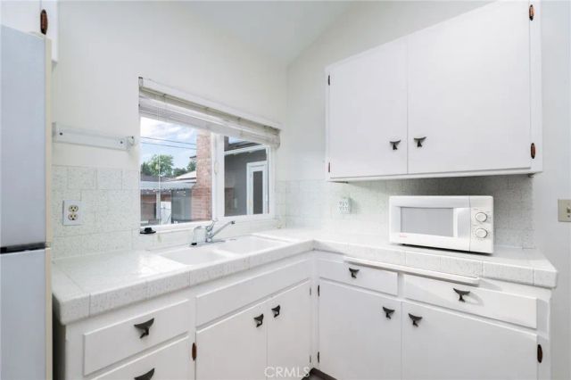 464 Cinderella Drive, Claremont, CA 91711