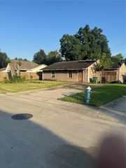 5942 Southridge Street, Houston, TX 77033