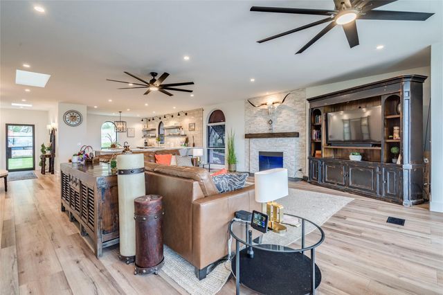 111 Highlander ST, Lakeway, TX 78734