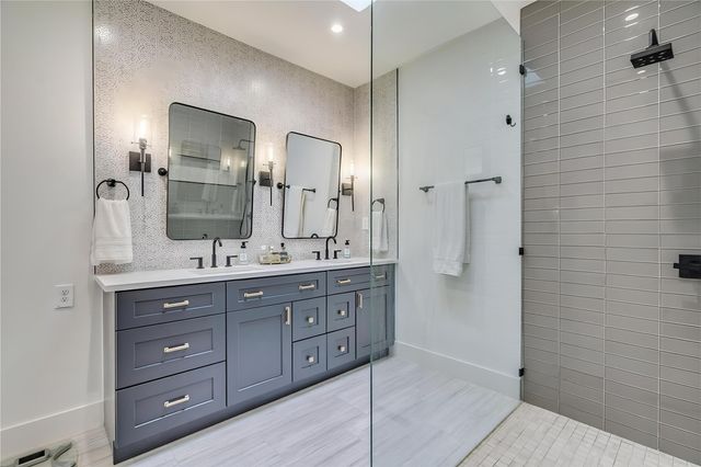 111 Highlander ST, Lakeway, TX 78734