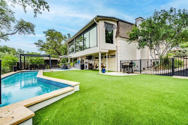 111 Highlander ST, Lakeway, TX 78734