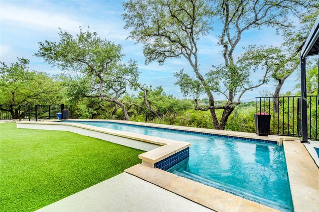 111 Highlander ST, Lakeway, TX 78734
