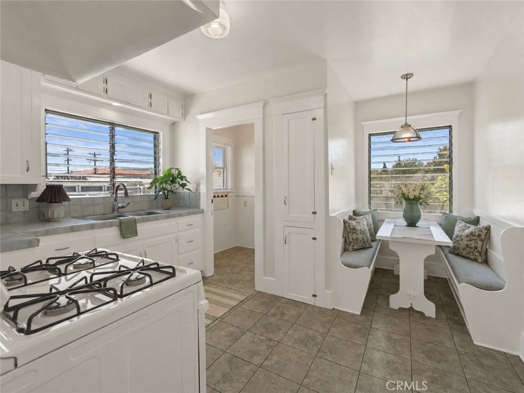 Image 10 of property listing at 1157 W 13th Street, San Pedro, CA 90731