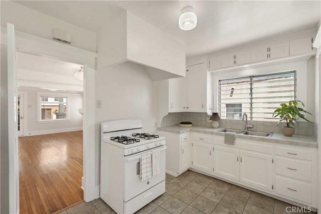 Image 11 of property listing at 1157 W 13th Street, San Pedro, CA 90731
