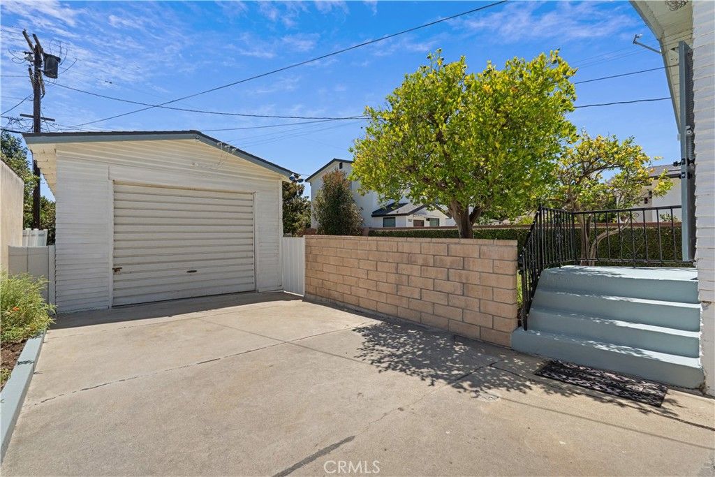 Image 21 of property listing at 1157 W 13th Street, San Pedro, CA 90731