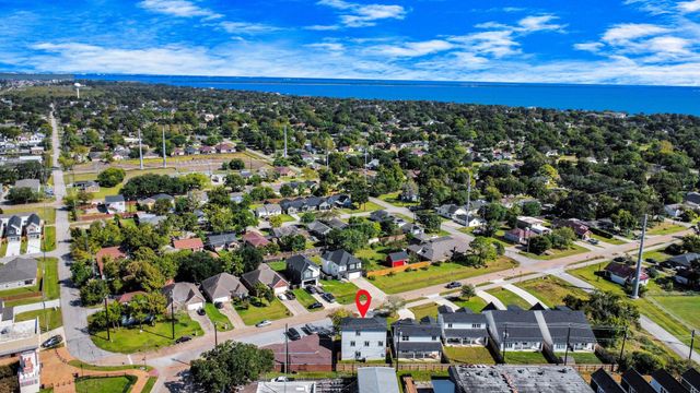 216 San Jacinto Street, La Porte, TX 77571