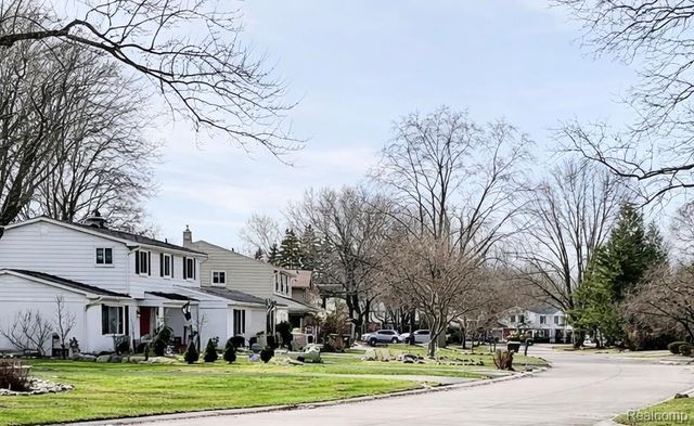 28746 Ramblewood Drive, Farmington Hills, MI 48334