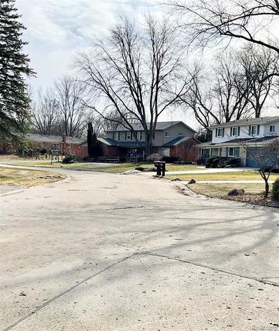 28746 Ramblewood Drive, Farmington Hills, MI 48334