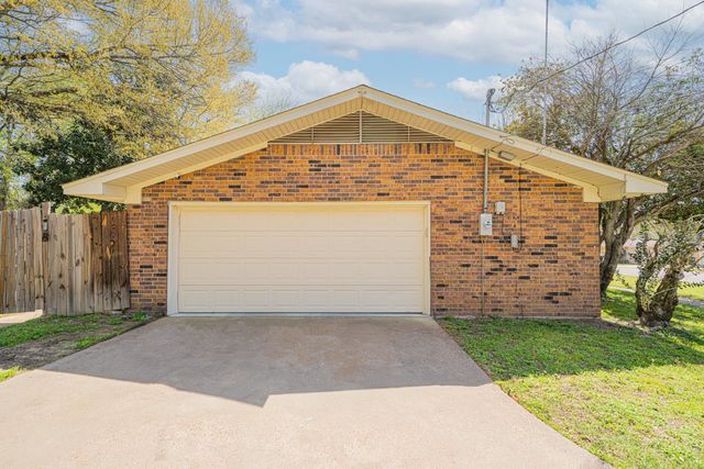 105 Sherwood Dr, Longview, TX 75605