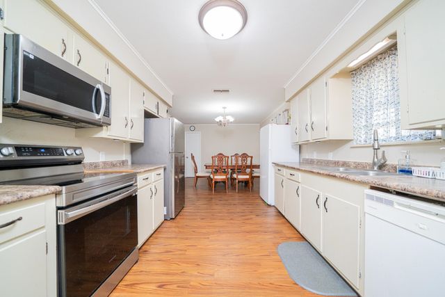 105 Sherwood Dr, Longview, TX 75605