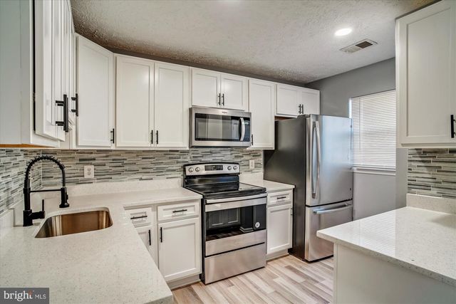 8603 WOODHUE CT, Manassas Park, VA 20111
