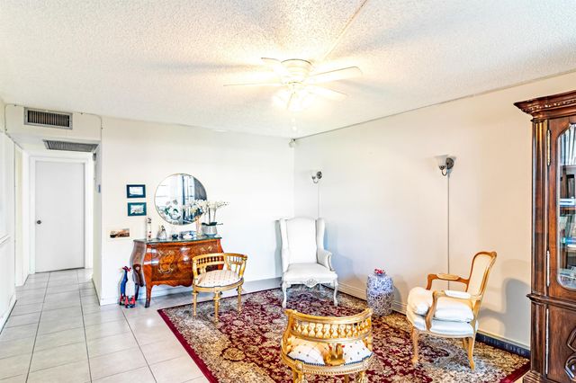 213 Fanshaw F, Boca Raton, FL 33434