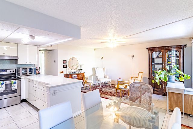 213 Fanshaw F, Boca Raton, FL 33434