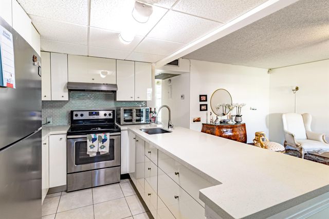 213 Fanshaw F, Boca Raton, FL 33434