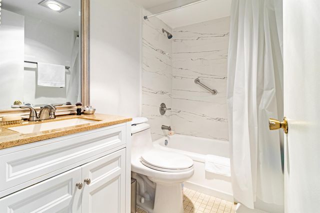 213 Fanshaw F, Boca Raton, FL 33434