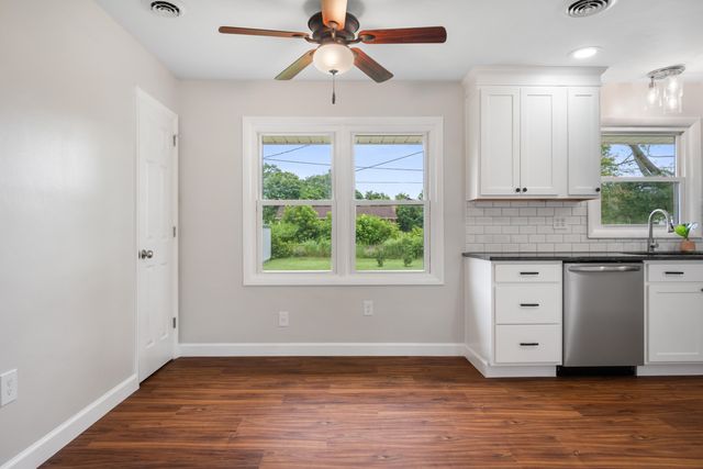 6890 Riverbend DR, Fairlawn, VA 24141