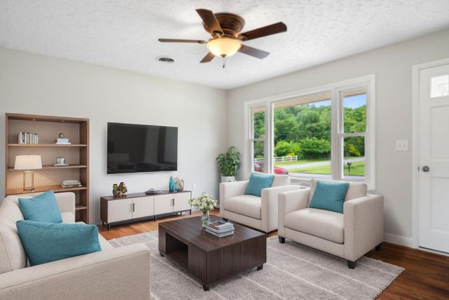 6890 Riverbend DR, Fairlawn, VA 24141