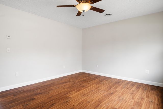 6890 Riverbend DR, Fairlawn, VA 24141