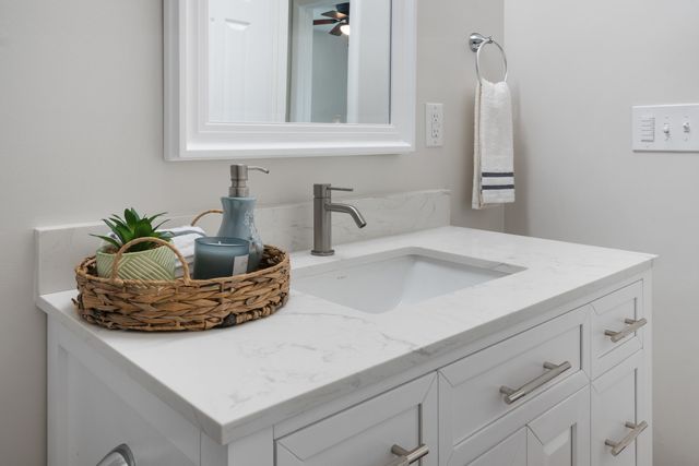 6890 Riverbend DR, Fairlawn, VA 24141