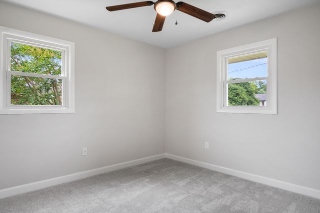 6890 Riverbend DR, Fairlawn, VA 24141